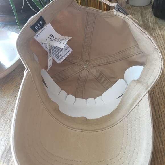 NWT Gap Cotton Cap Adjustable Size Color: Tan - Picture 5 of 7